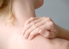 Tutto il collo e i danni di spalle
